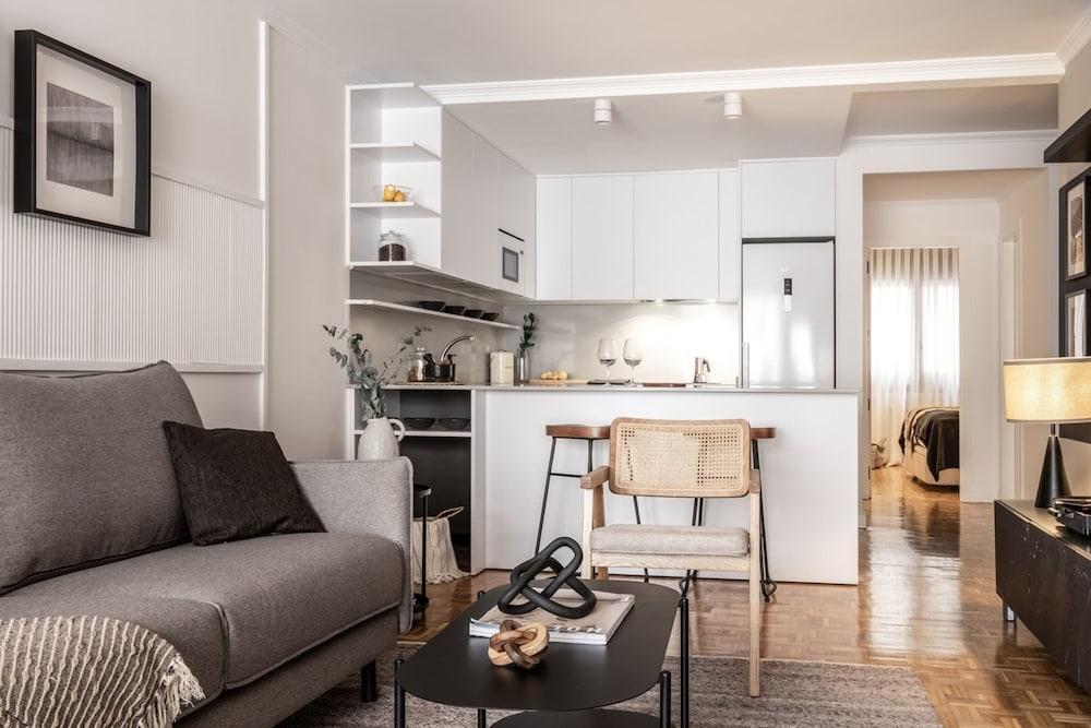 Movida - 2 Bedroom and Pool in Chamber