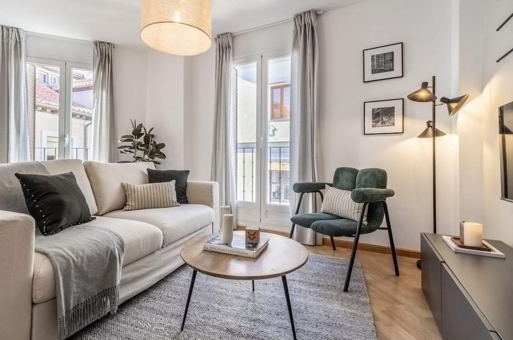 Bowie - 1 Bedroom Pool in Chueca