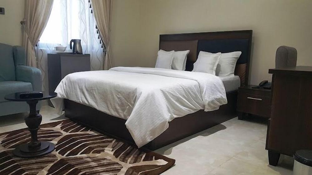 Ruthmour  Hotel and Treasure Suites