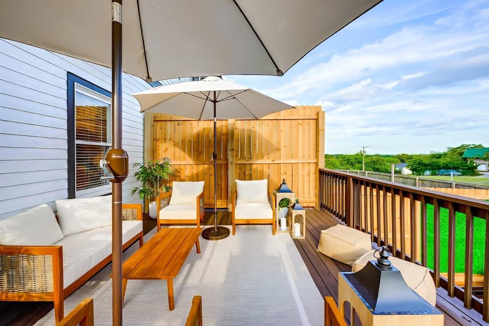 City Views Pool Hot Tub Mini Golf