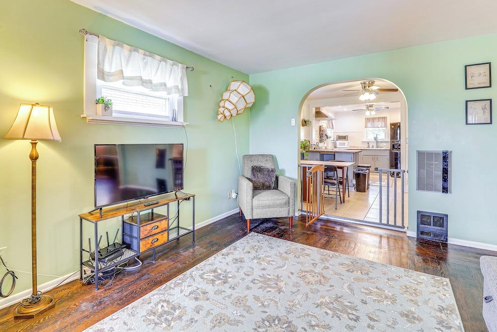 Game Room & Fire Pit: West Mifflin Home!