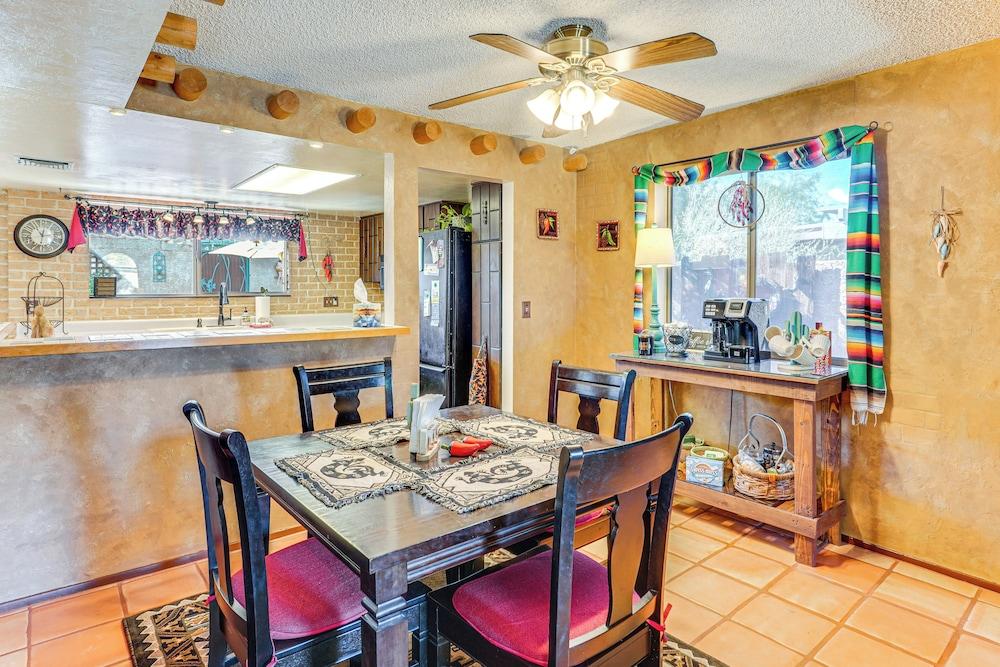 11 Mi to Sabino Canyon: Sw-style Home in Tucson