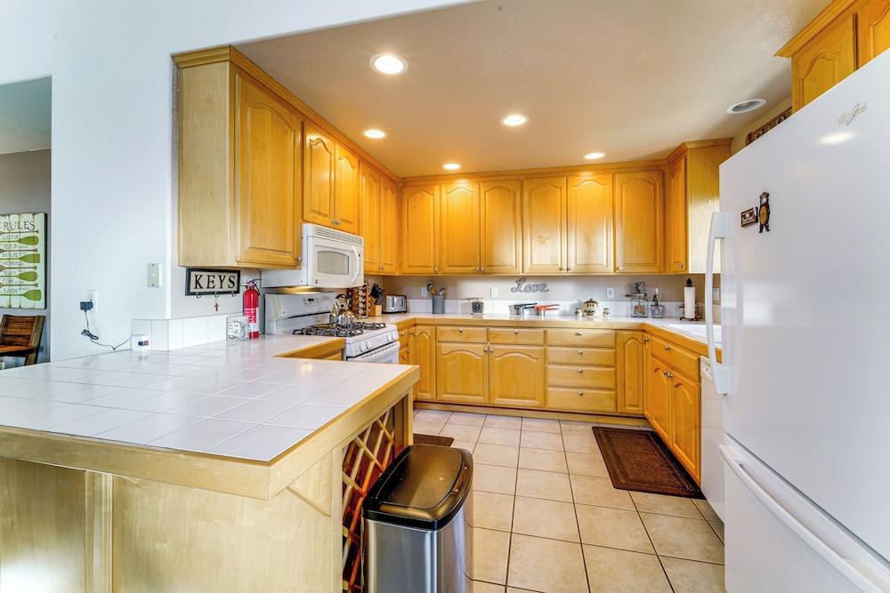 Snowshoe & Sled On-site! Soda Springs Cabin