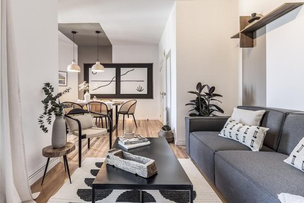 Lezat - 3 Bedrooms in R os Rosas