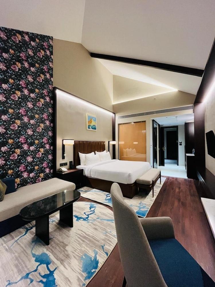 Unique Resort & Lifestyle