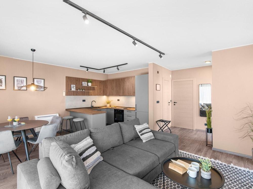 Apartment Near Beach With Pool