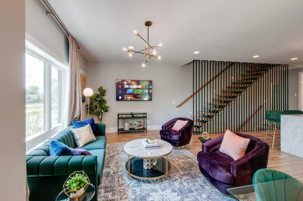 Large Group Lux 3mi Downtown - Rooftop City Views