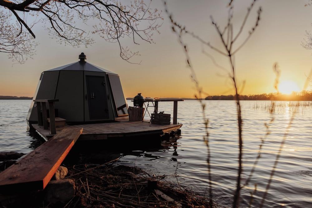 Yggdrasil Igloo Water Huts Skåne