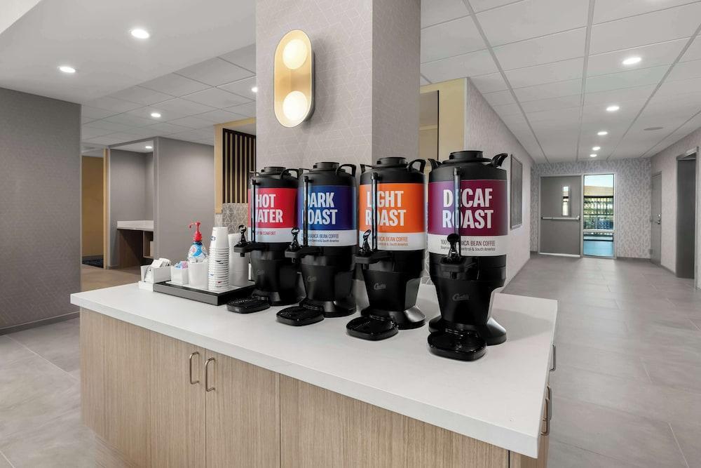 Hampton Inn & Suites Corona, Ca