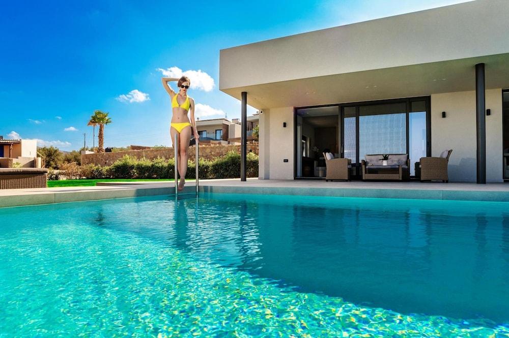 Villa Kamelia With Pool