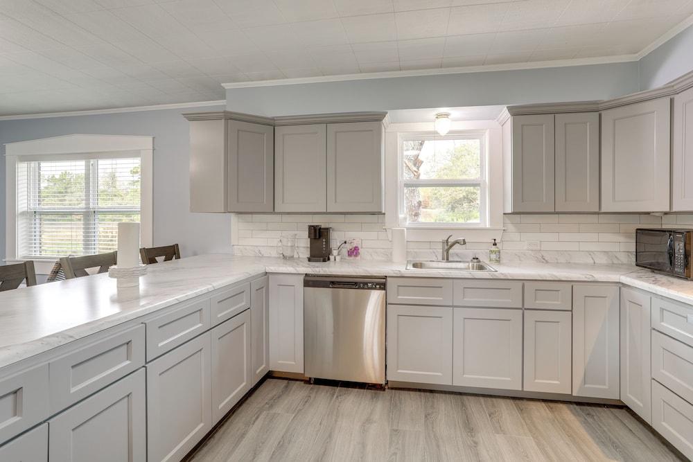 Hike, Fish & Boat: Secluded Mountain View Home