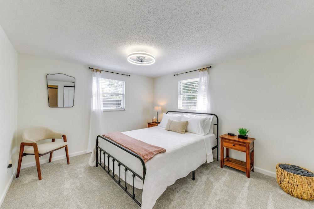 Near Beaches + Downtown: Sarasota Home w/ Lanai