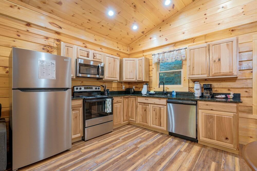 282 Cozy Cub 1 Bedroom Cabin