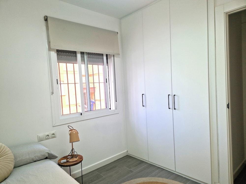 3 Bed Apt Sleep 6 - Pets, Balcony, Parking, Wifi