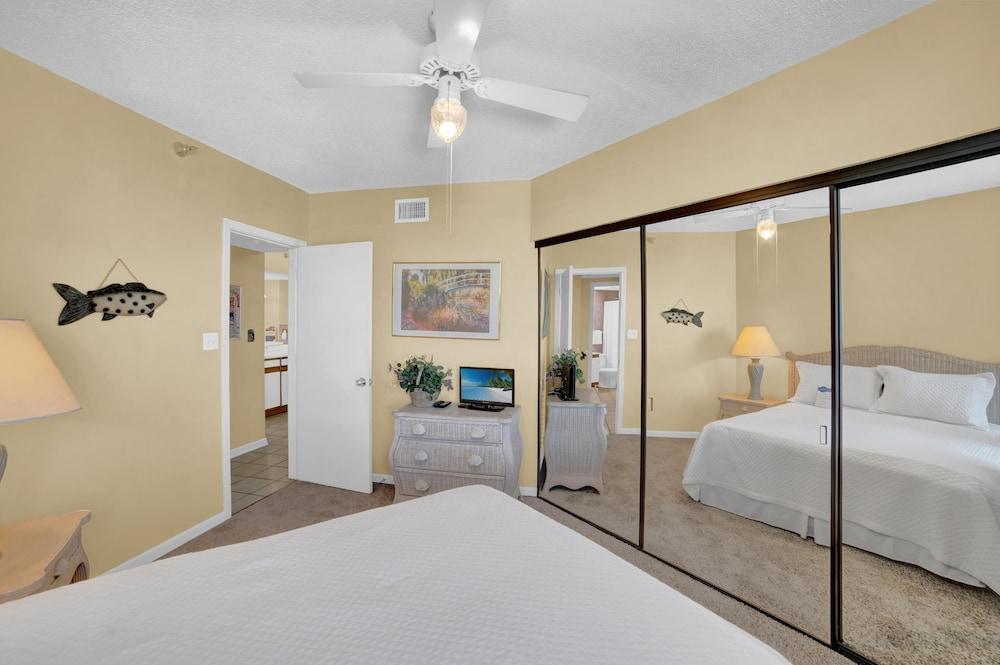 Pelican Pointe 805