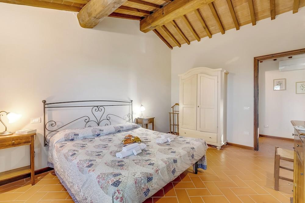 Amazing Chianti Site Olivo Shared Pool