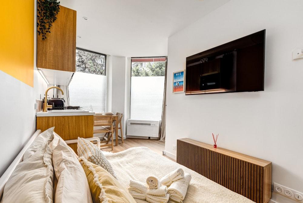 Lavie Maison Hot Tub Seaside Studio