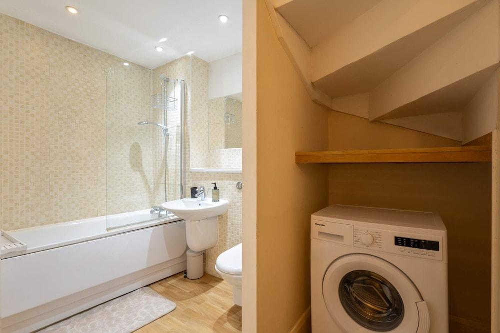 Host Stay Bradshaw Close