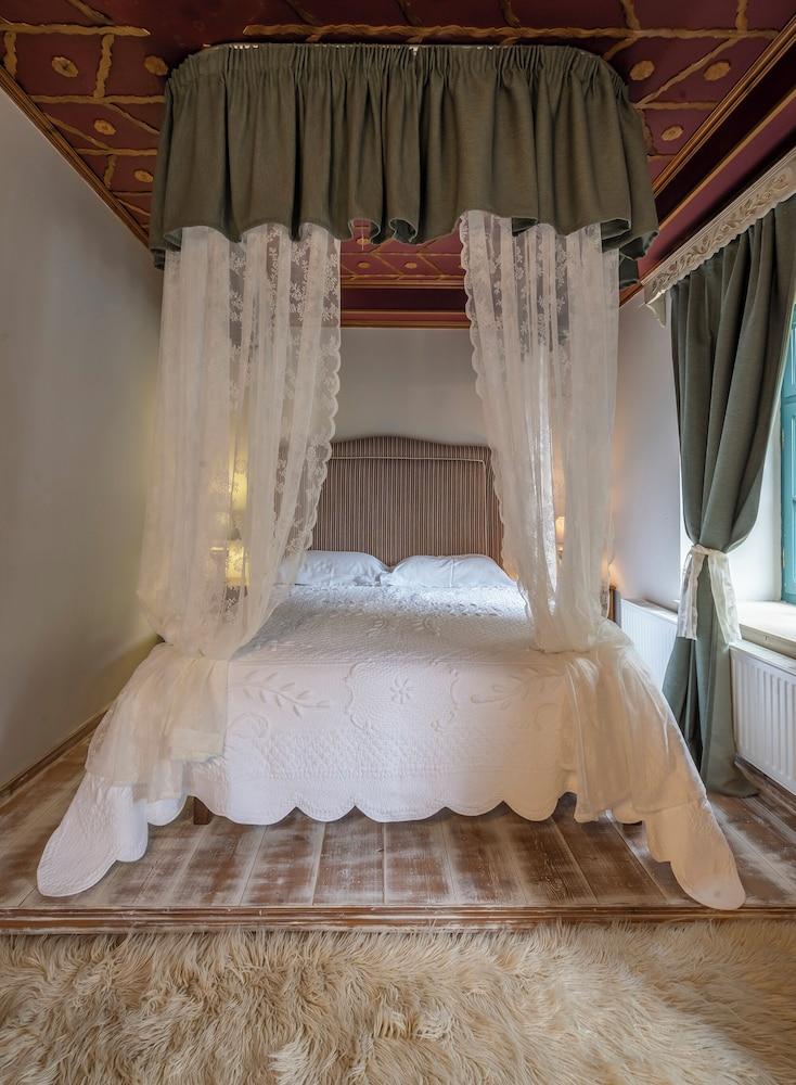 Shamrock Elati Retreats