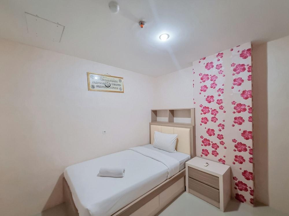 Elegant And Spacious 2Br Loft Green Park Yogyakarta Apartment