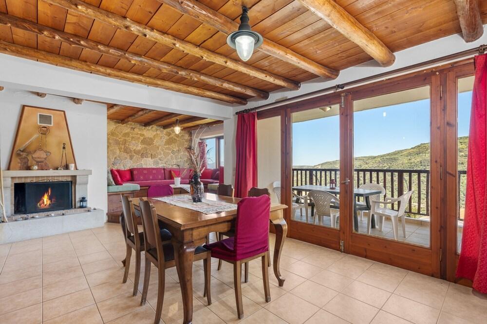 Countryside Apartment 1 With Shared Swimming Pool