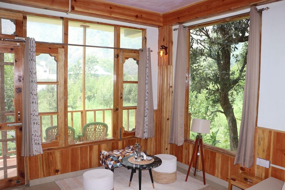 Boho Grove Cafe and Stay