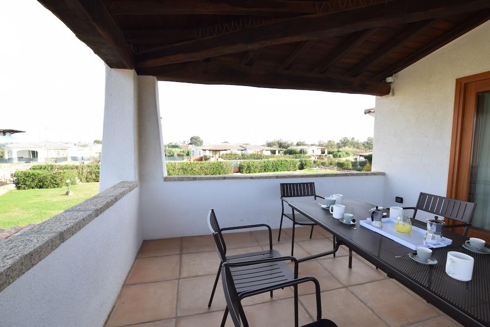 Luisa Apartment In Budoni Shared Pool