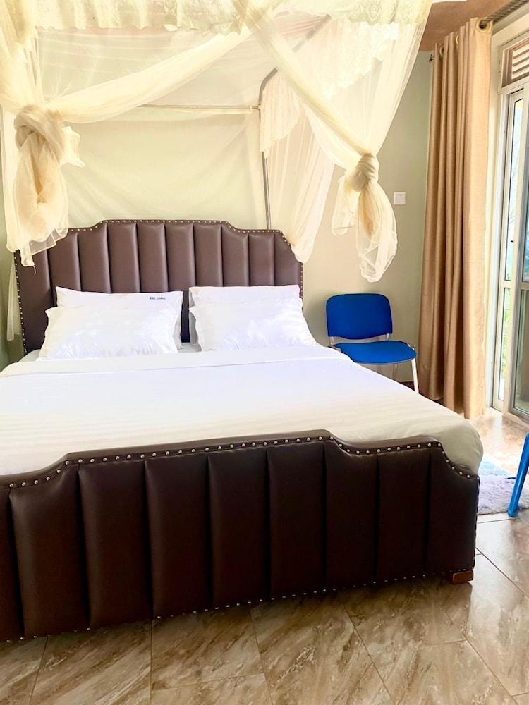 Jebel Hotel and Lounge Buloba