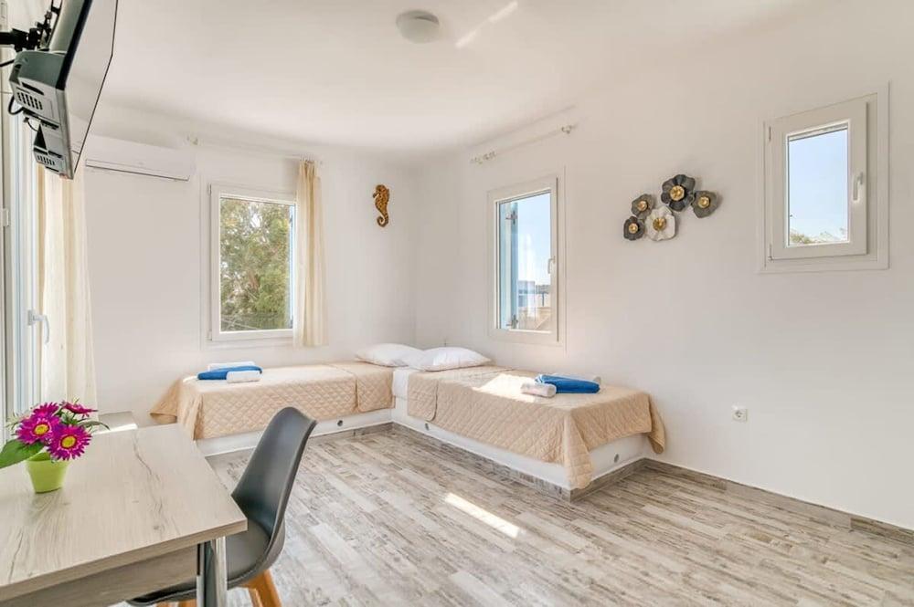 Seaside Splendor - Apollo s Poolside Retreat