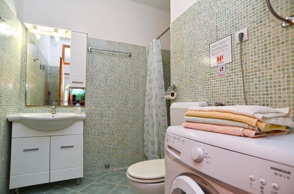 Cozy Apartment With Shared Pool