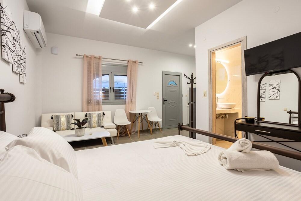 Filiatra Welcoming Hideaway - A Cozy Urban Escape