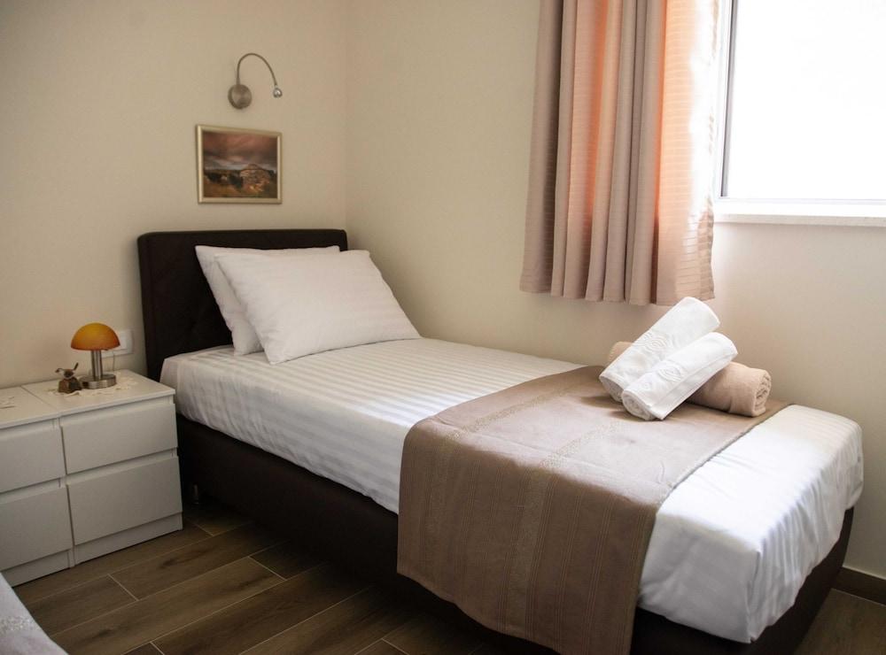 The Poolside Stone House in Bale