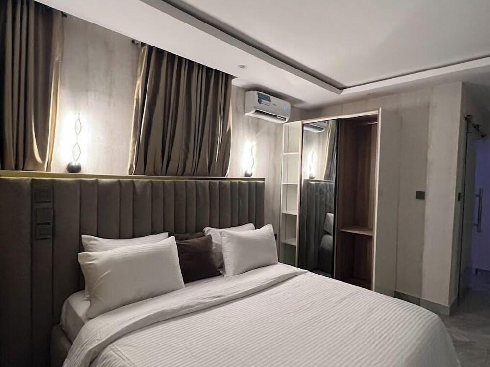 Casa- Grey Apartments