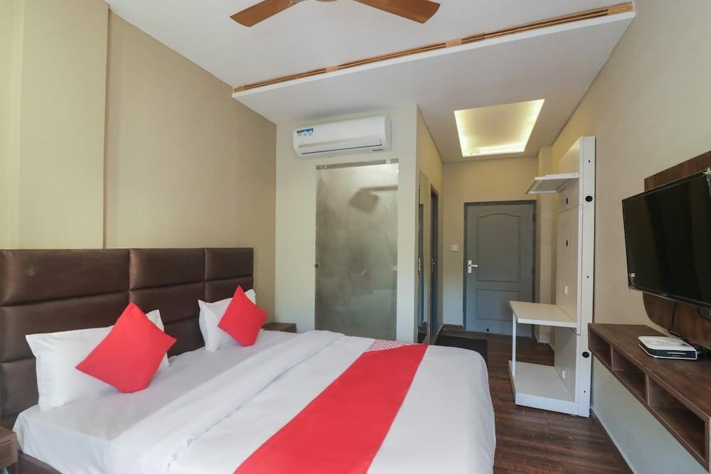 The Clock Tower Rooms & Cafe