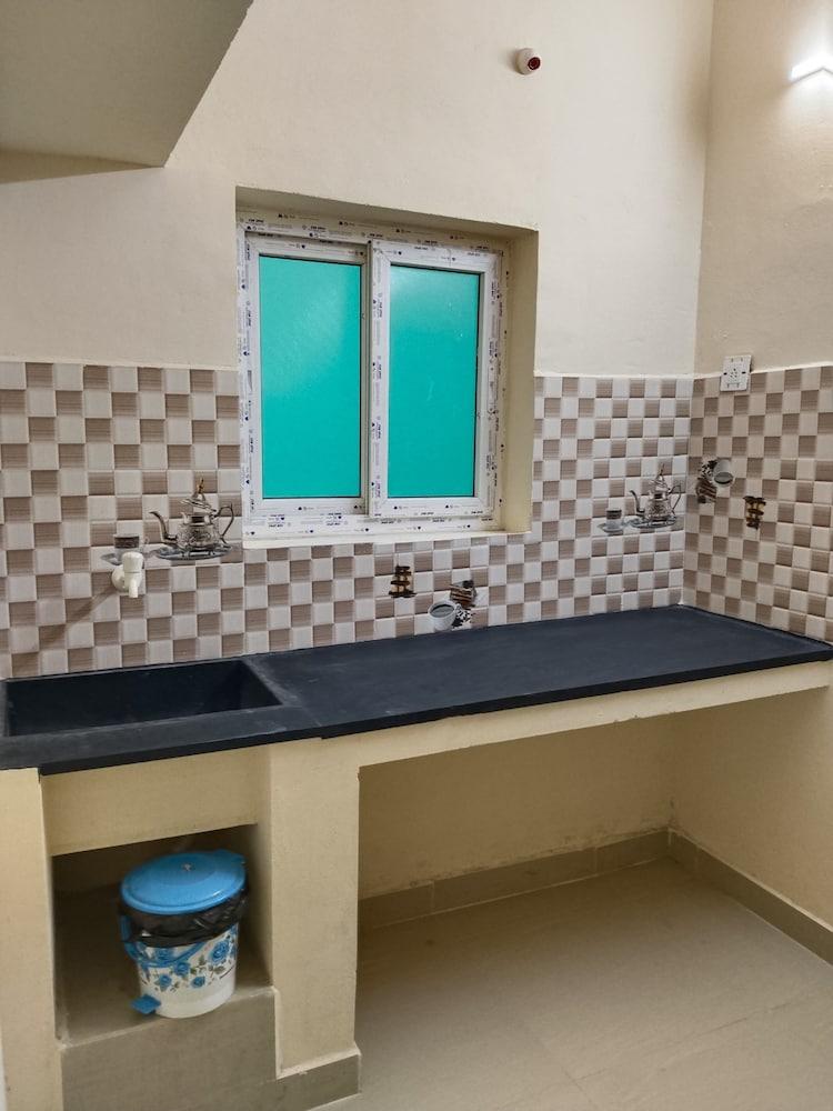 SRINIVASA RESIDENCY INN