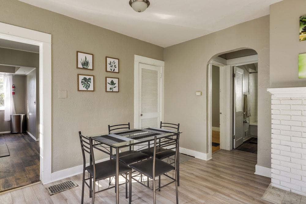 Close to University & Dtwn: Home in Dayton