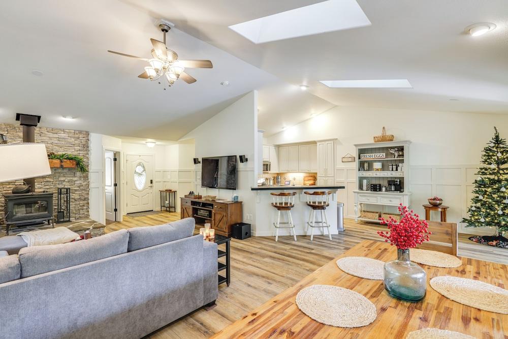 Forest-view Retreat: Grill & Fireplace in Sonora