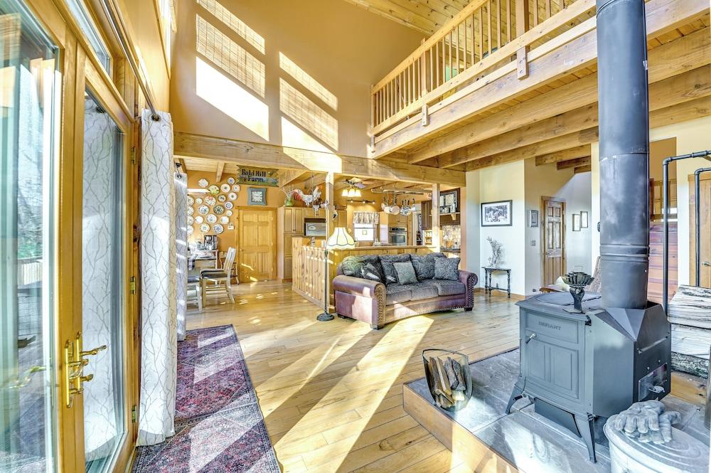 Fire Pits, Deck & Views: Catskills Home!