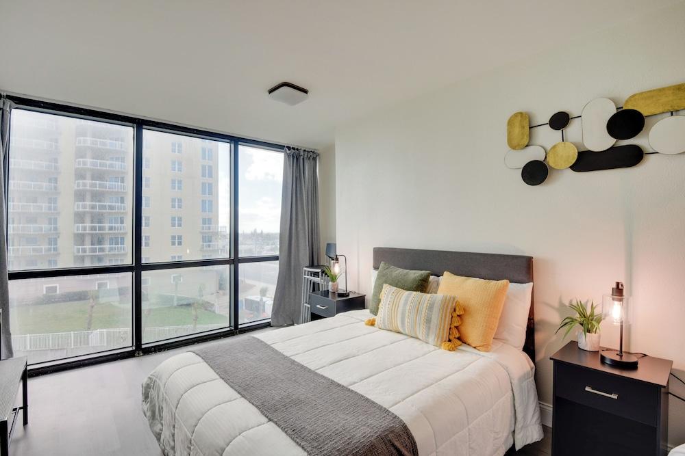 Beachfront Gem w/ Community Pool in Daytona!