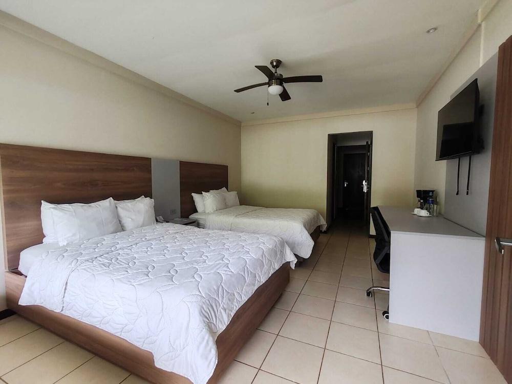 Puerto Azul Residences