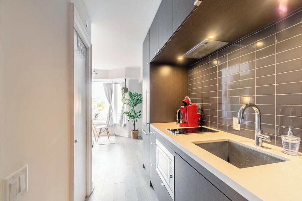 Yorkville Express Stays