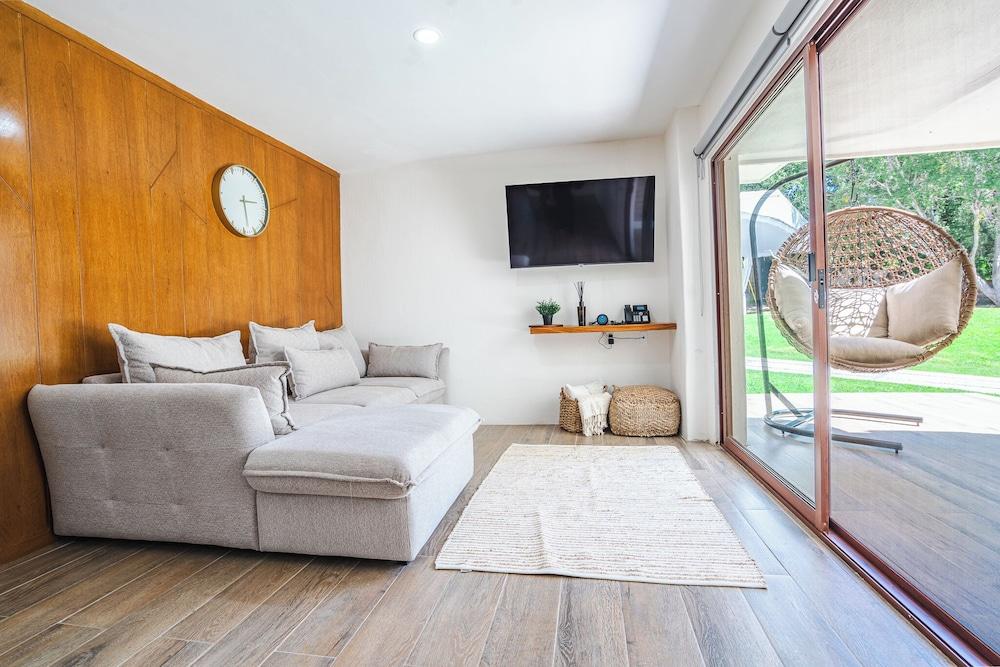 Bungalow with jacuzzi and lake view
