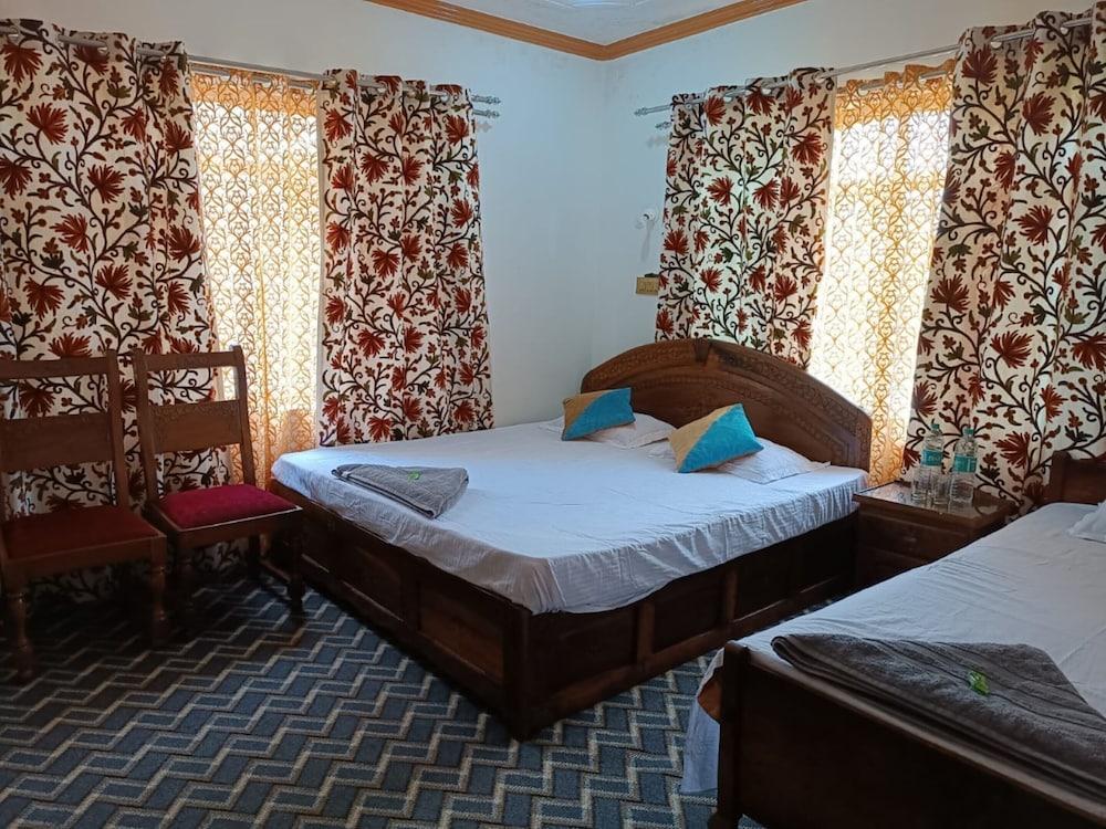 Goroomgo The Shafeeq Srinagar