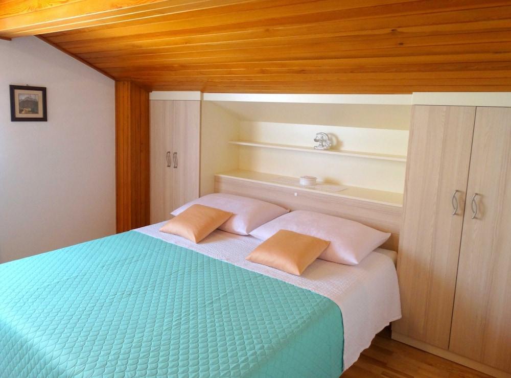 Sweet and Simple Sea View Crikvenica Apartments