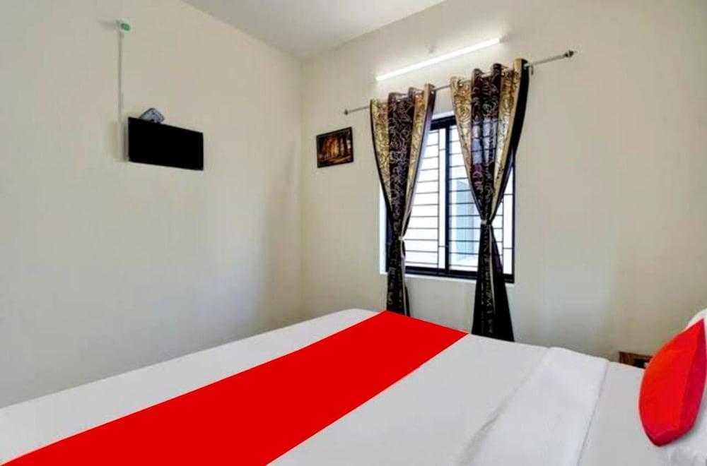 Goroomgo Shivansh Palace Bhubhneshwar