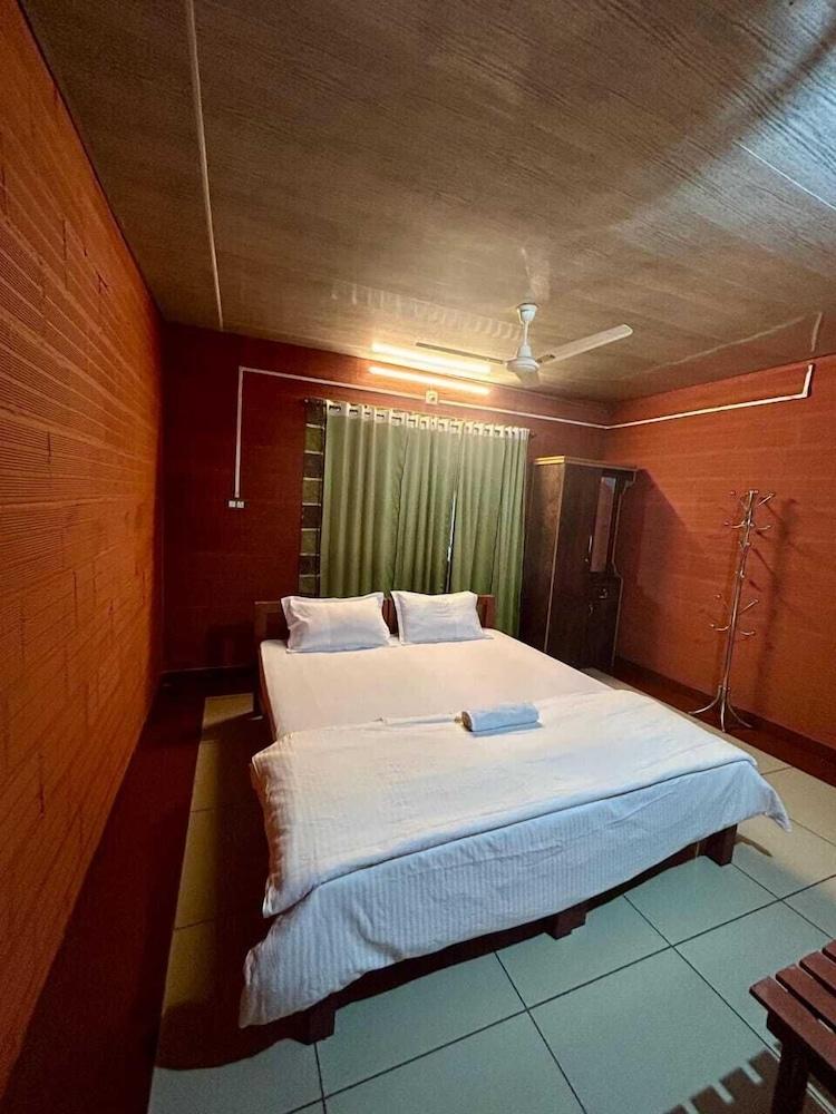 Misty Night Jungle Side Resort