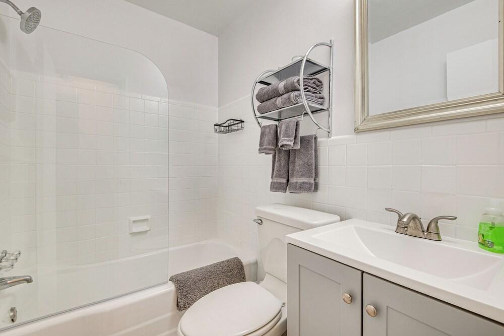 12 Mi to Beach: Home w/ Outdoor Dining in Cocoa!