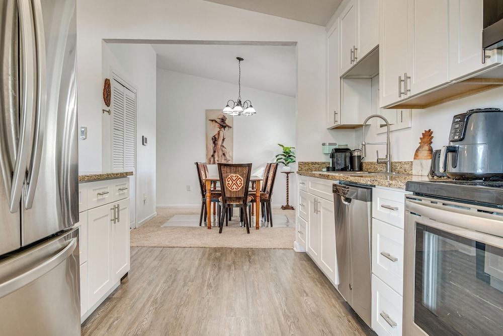 12 Mi to Beach: Home w/ Outdoor Dining in Cocoa!