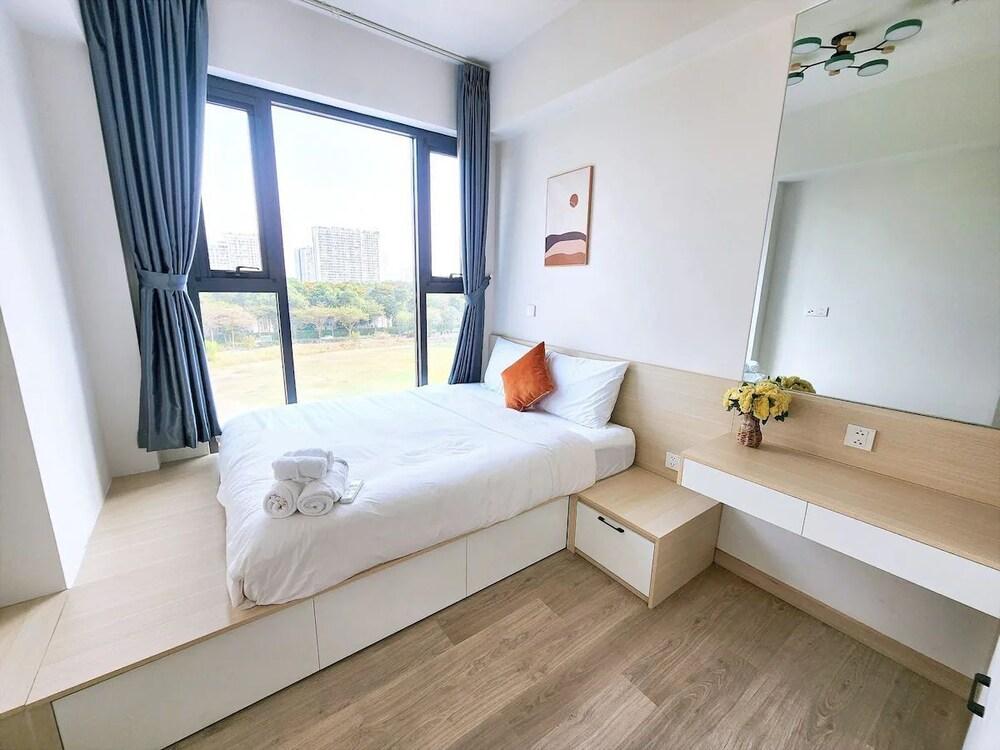 Cardinal Court Apartment