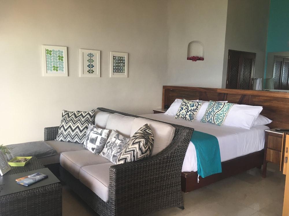 Los Tules Condominium Resort